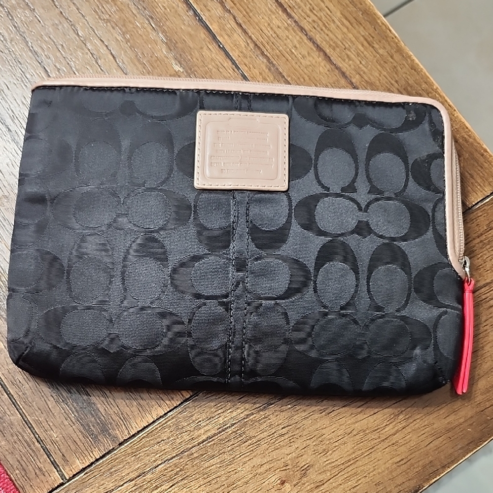 Coach Zipper Pouch